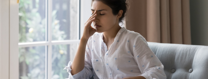 Una persona preocupada per com manejar les emocions negatives